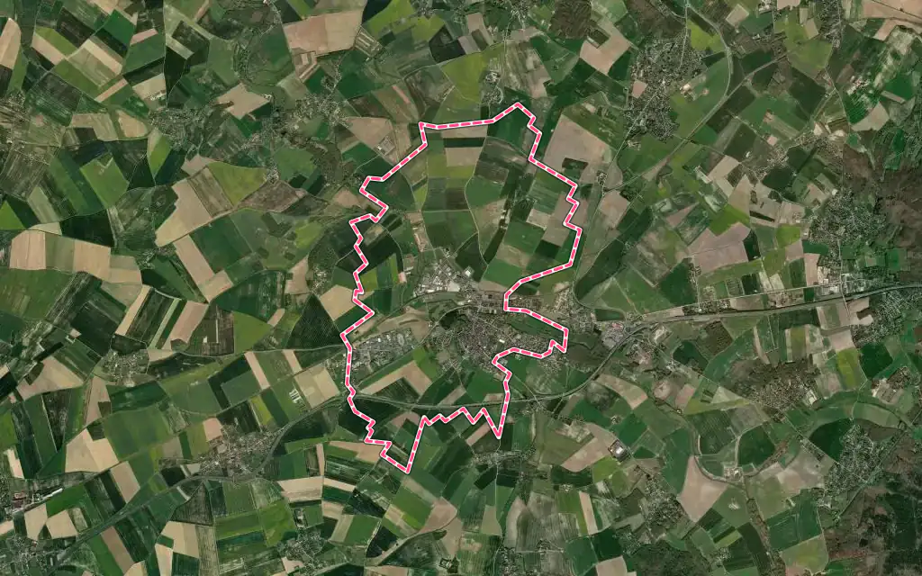 Vue satellite de Houdan avec ses contours administratifs