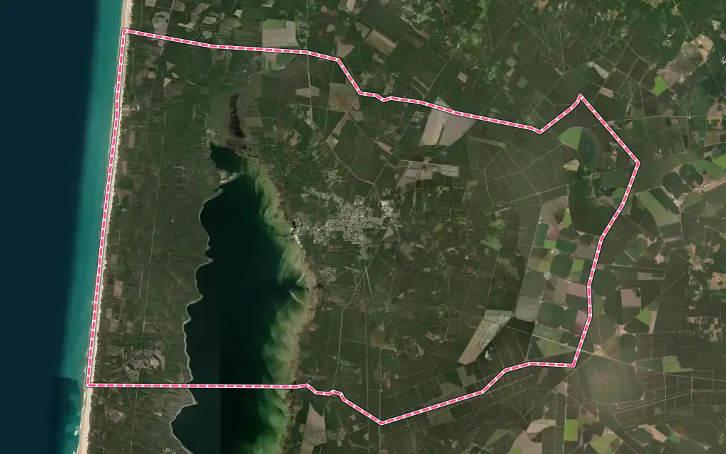 Vue satellite de Hourtin avec ses contours administratifs