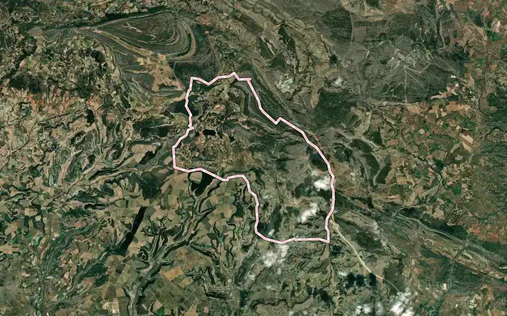 Vista satélite de Huérmeces con su contorno administrativo