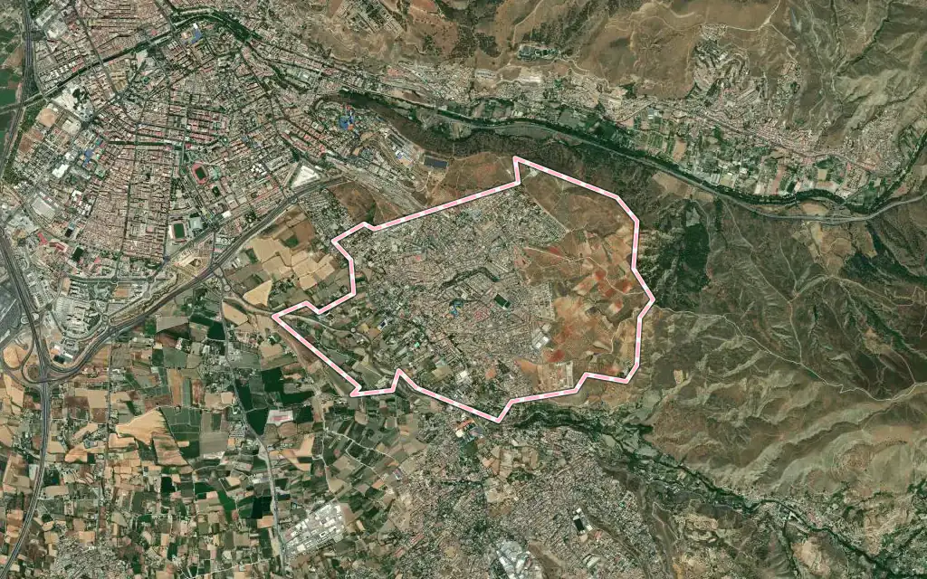 Vista satélite de Huétor Vega con su contorno administrativo