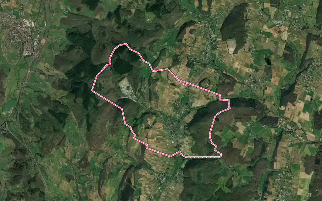 Vue satellite de Igé avec ses contours administratifs
