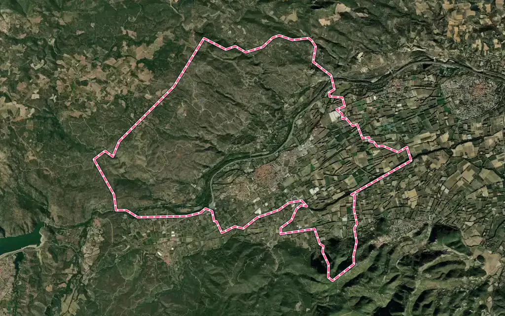 Vue satellite de Ille-sur-Têt avec ses contours administratifs