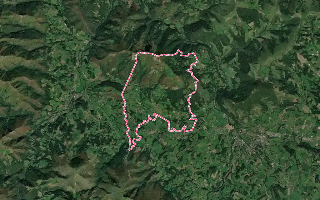 Vue satellite de Irouléguy avec ses contours administratifs