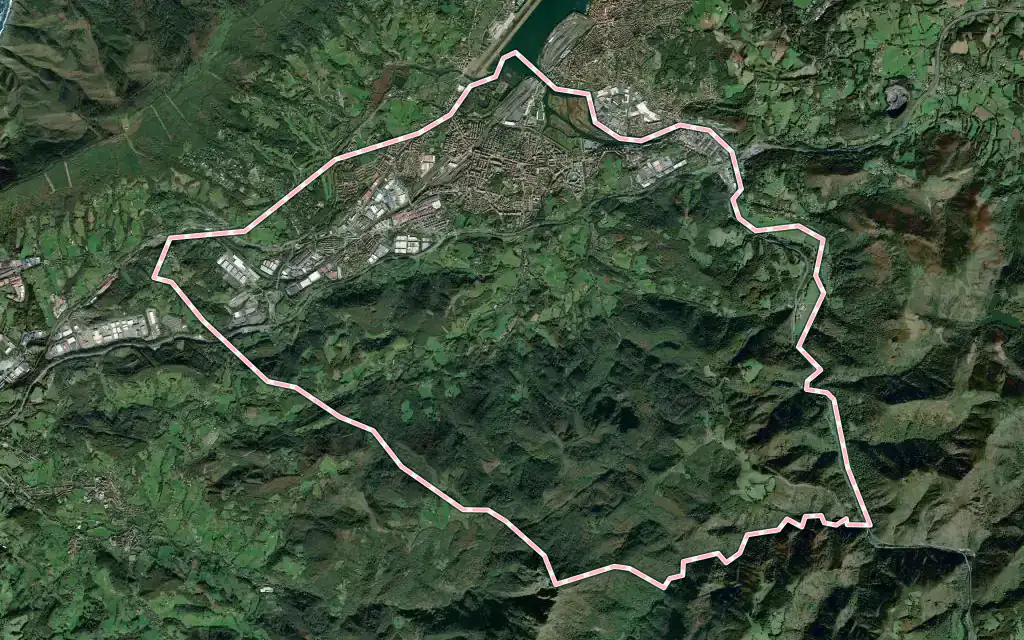 Vista satélite de Irún con su contorno administrativo