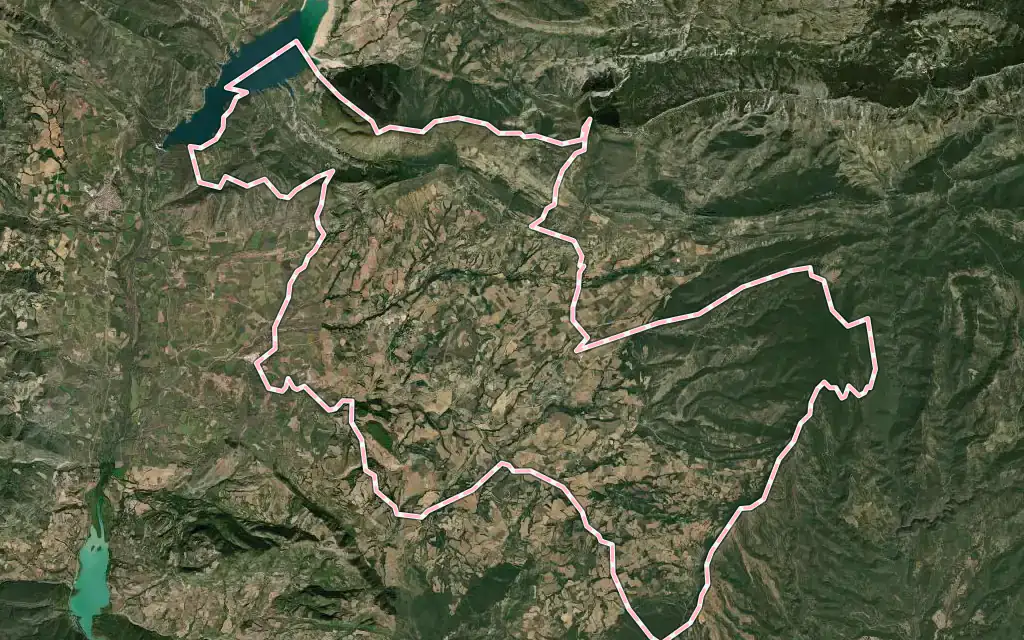 Vista satélite de Isona i Conca Dellà con su contorno administrativo