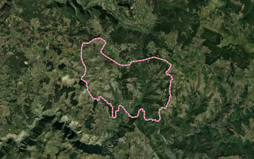 Vue satellite de Ispagnac avec ses contours administratifs