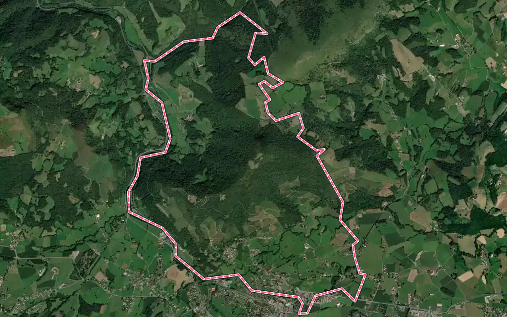 Vue satellite de Ispoure avec ses contours administratifs