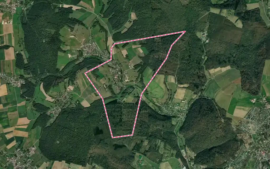 Vue satellite de Issans avec ses contours administratifs