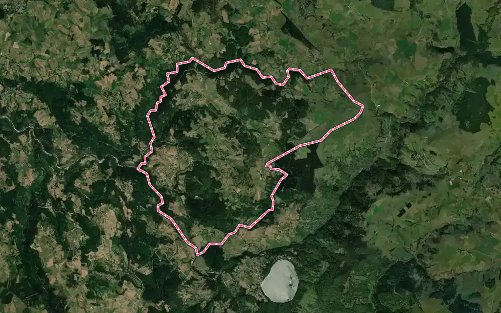 Vue satellite de Issarlès avec ses contours administratifs