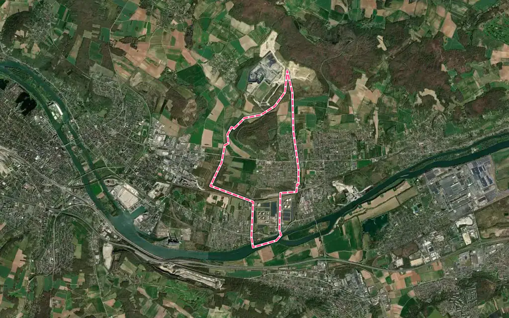 Vue satellite de Issou avec ses contours administratifs