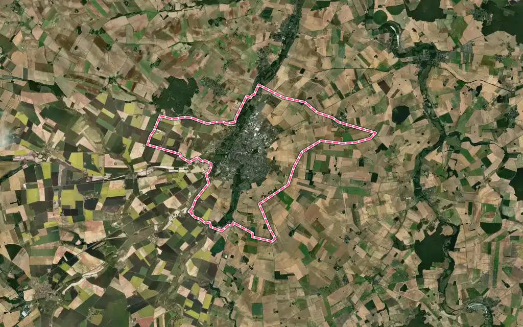 Vue satellite de Issoudun avec ses contours administratifs