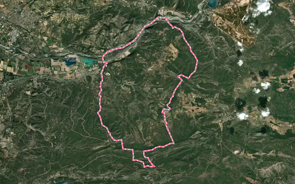 Vue satellite de Jouques avec ses contours administratifs