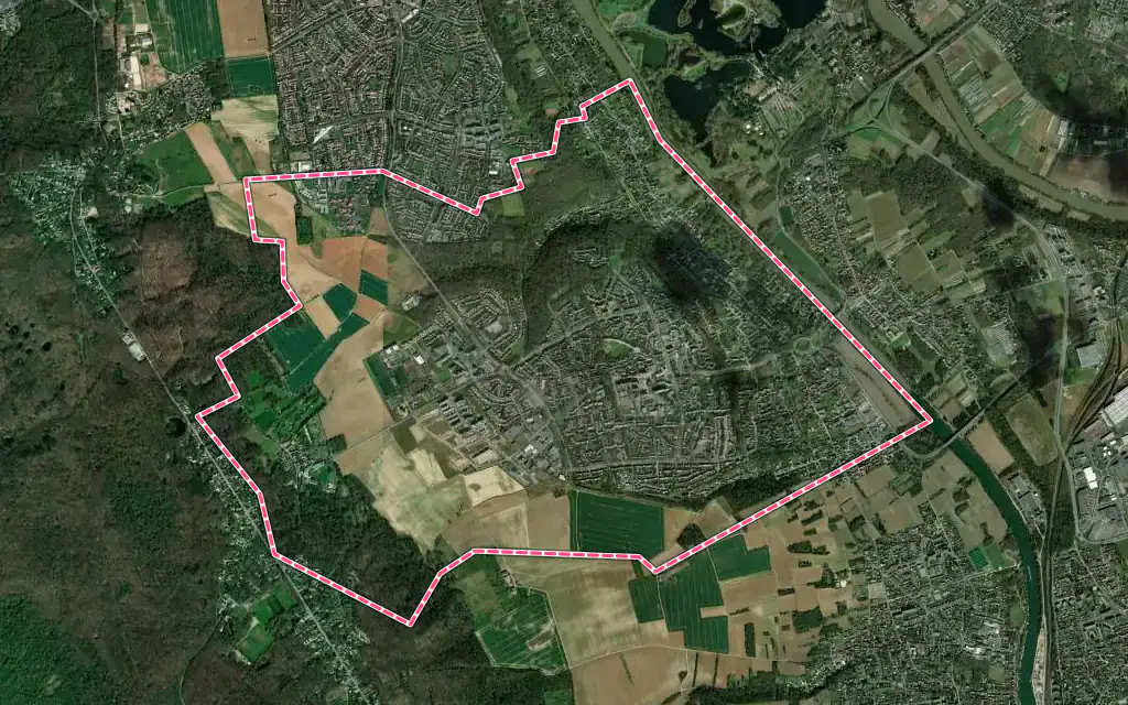 Vue satellite de Jouy-le-Moutier avec ses contours administratifs