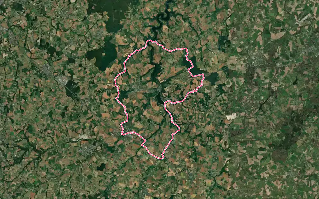 Vue satellite de Jugon-les-Lacs - Commune nouvelle avec ses contours administratifs