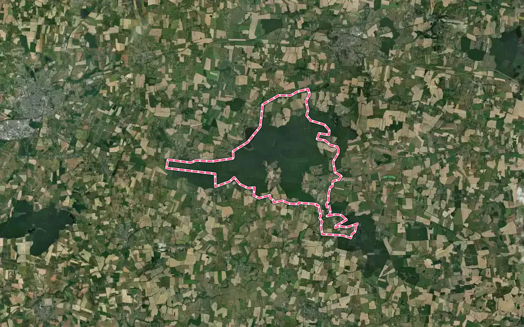 Vue satellite de Juigné-des-Moutiers avec ses contours administratifs