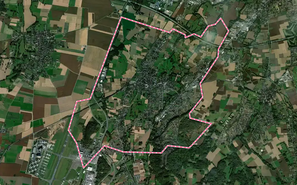 Vue satellite de Juillan avec ses contours administratifs