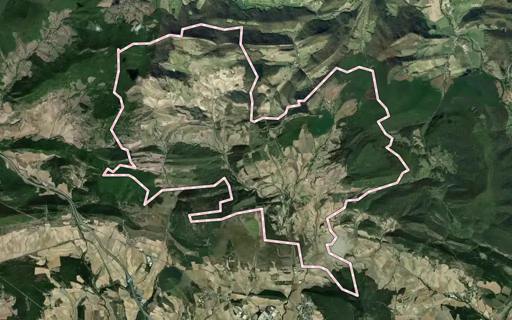 Vista satélite de Juslapeña / Txulapain con su contorno administrativo