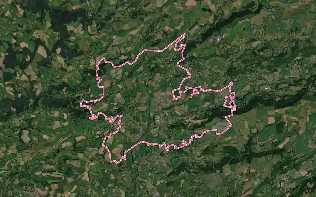 Vue satellite de Jussac avec ses contours administratifs