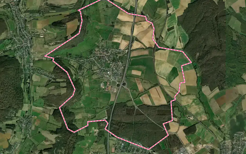 Vue satellite de Kanfen avec ses contours administratifs