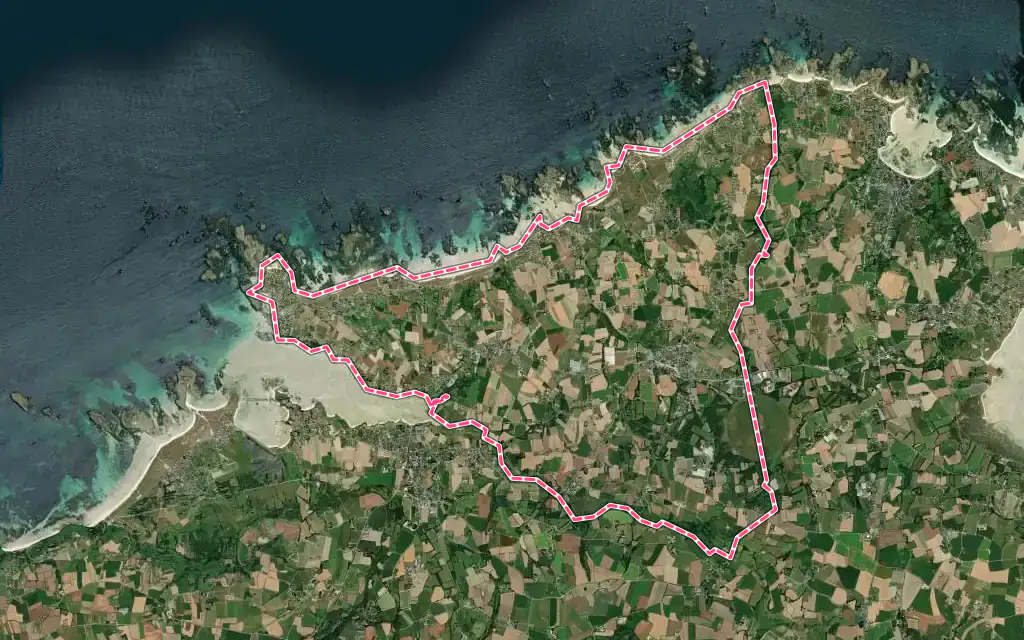 Vue satellite de Kerlouan avec ses contours administratifs