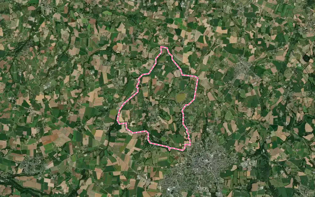 Vue satellite de Kernouës avec ses contours administratifs