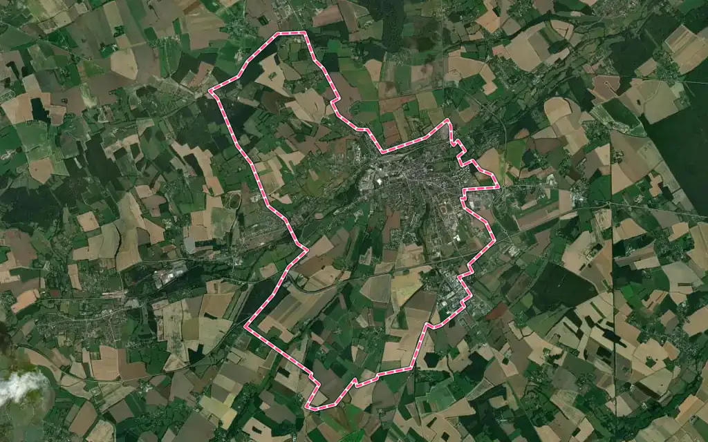 Vue satellite de L'Aigle avec ses contours administratifs