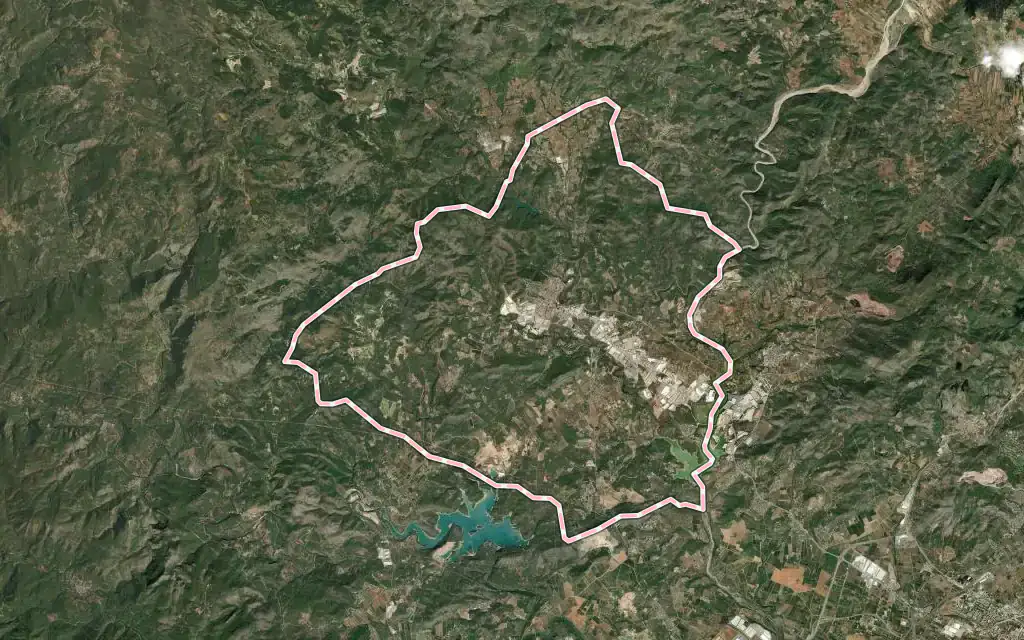 Vista satélite de L'Alcora con su contorno administrativo