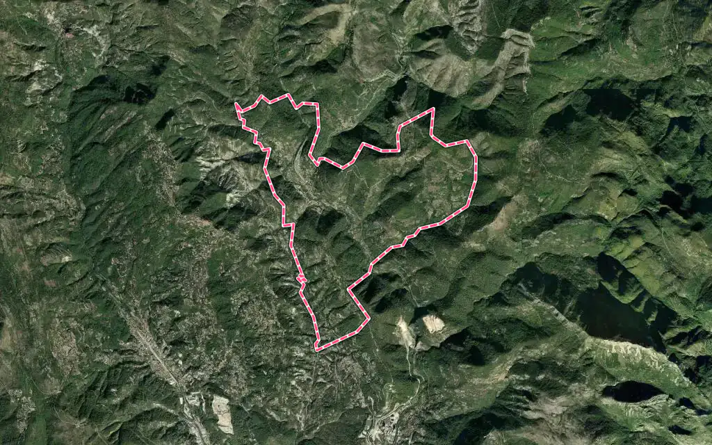 Vue satellite de L'Escarène avec ses contours administratifs