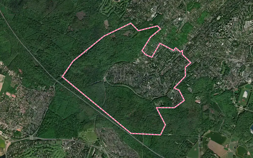 Vue satellite de L'Étang-la-Ville avec ses contours administratifs