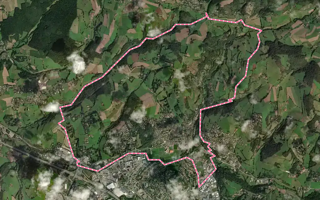 Vue satellite de L'Étrat avec ses contours administratifs