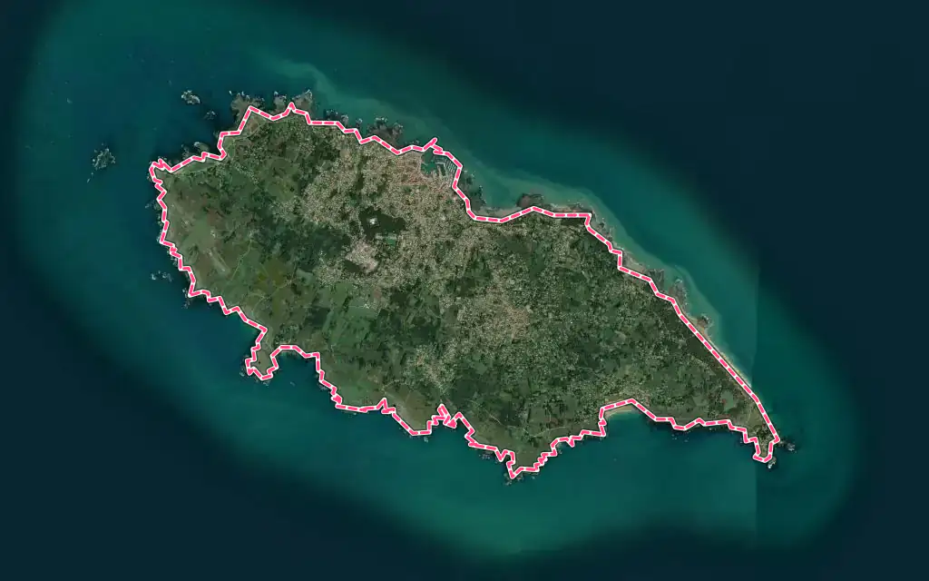 Vue satellite de L'Île-d'Yeu avec ses contours administratifs