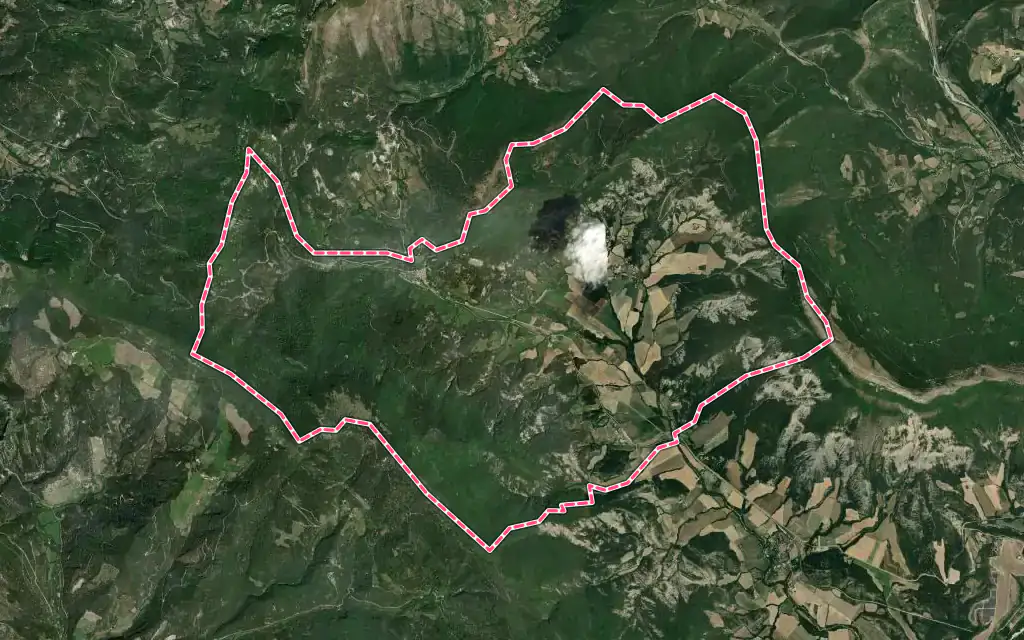 Vue satellite de La Beaume avec ses contours administratifs