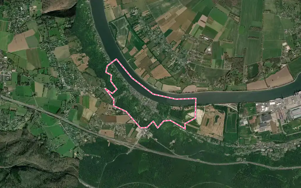 Vue satellite de La Bouille avec ses contours administratifs