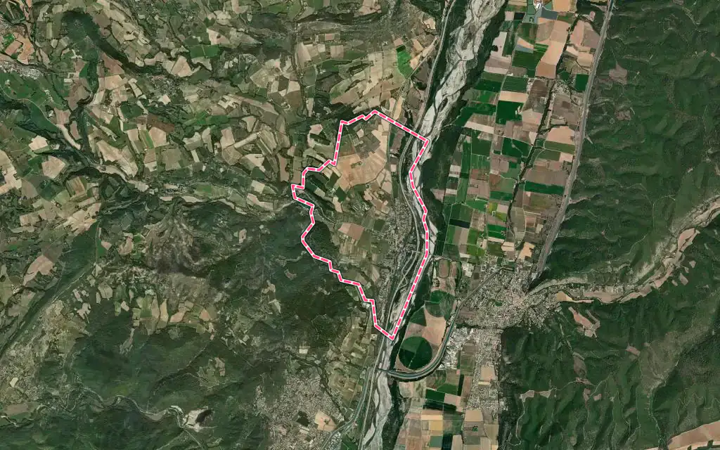 Vue satellite de La Brillanne avec ses contours administratifs