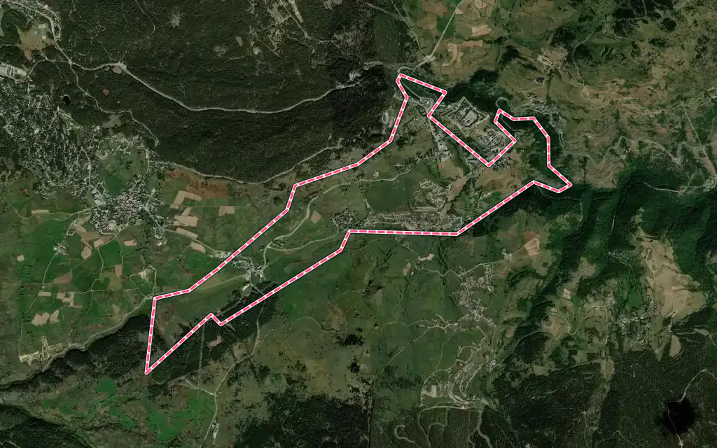 Vue satellite de La Cabanasse avec ses contours administratifs