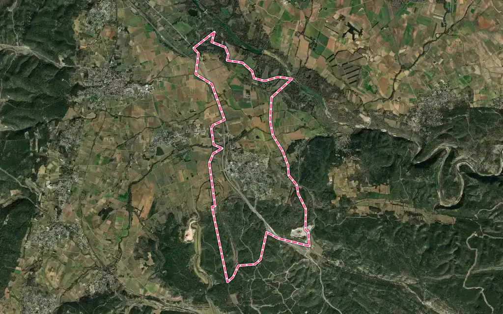 Vue satellite de La Calmette avec ses contours administratifs