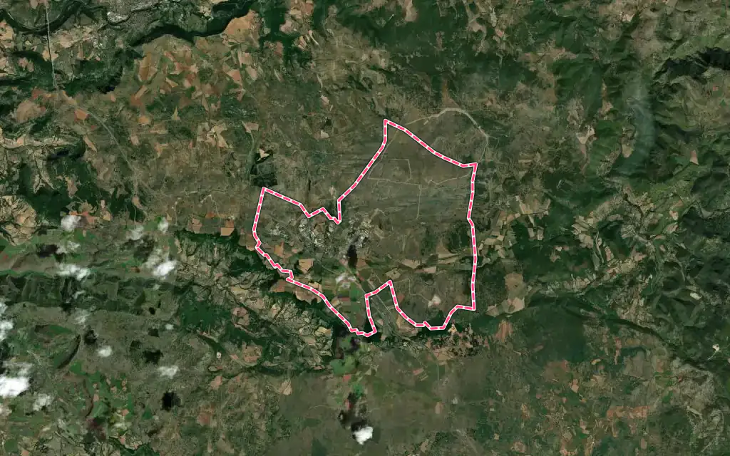 Vue satellite de La Cavalerie avec ses contours administratifs