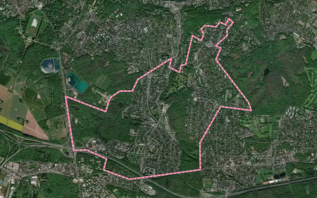Vue satellite de La Celle-Saint-Cloud avec ses contours administratifs