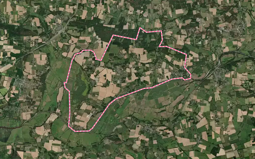 Vue satellite de La Chapelle-de-Brain avec ses contours administratifs