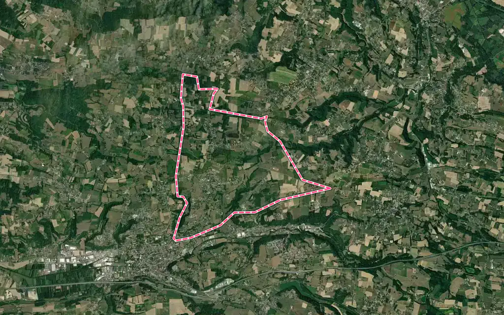 Vue satellite de La Chapelle-de-la-Tour avec ses contours administratifs