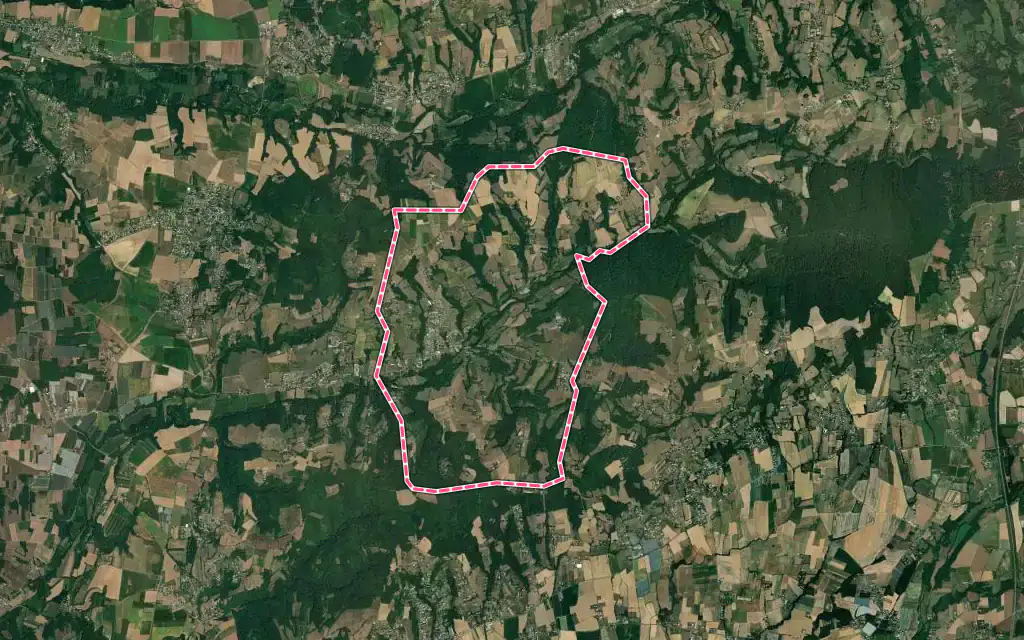 Vue satellite de La Chapelle-de-Surieu avec ses contours administratifs