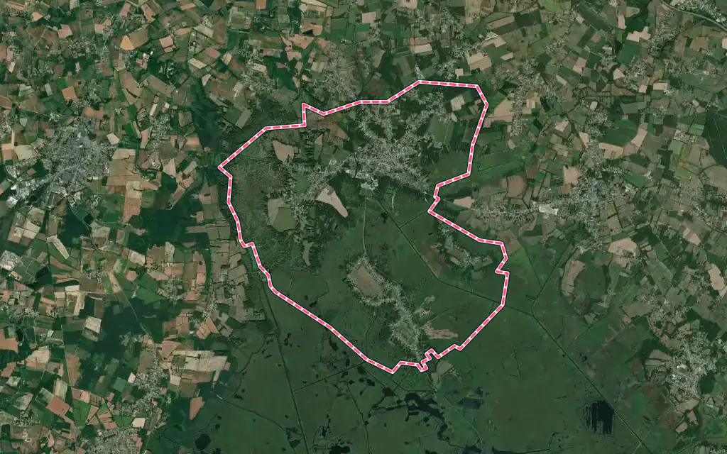 Vue satellite de La Chapelle-des-Marais avec ses contours administratifs
