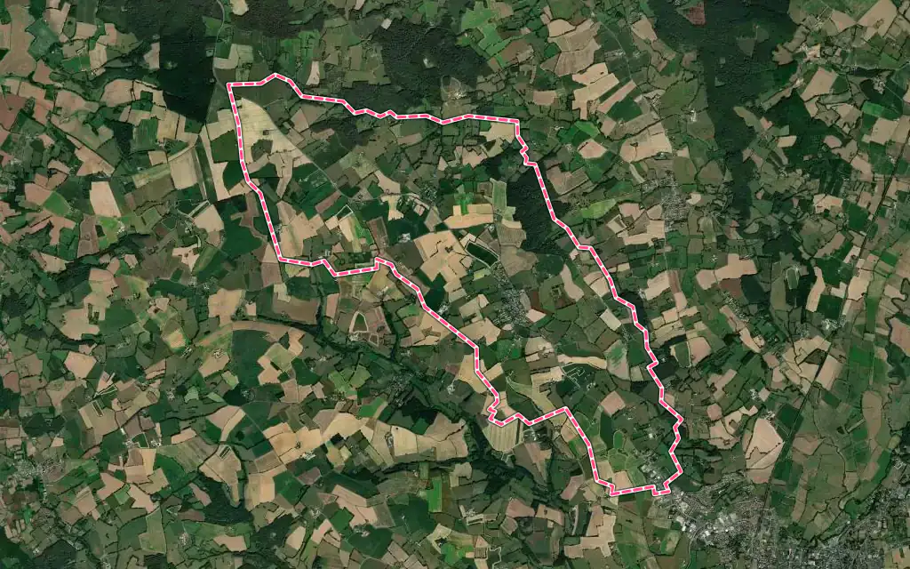 Vue satellite de La Chapelle-du-Bois avec ses contours administratifs