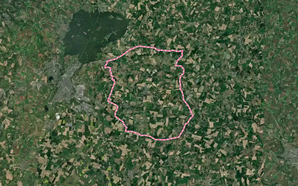 Vue satellite de La Chapelle-Janson avec ses contours administratifs