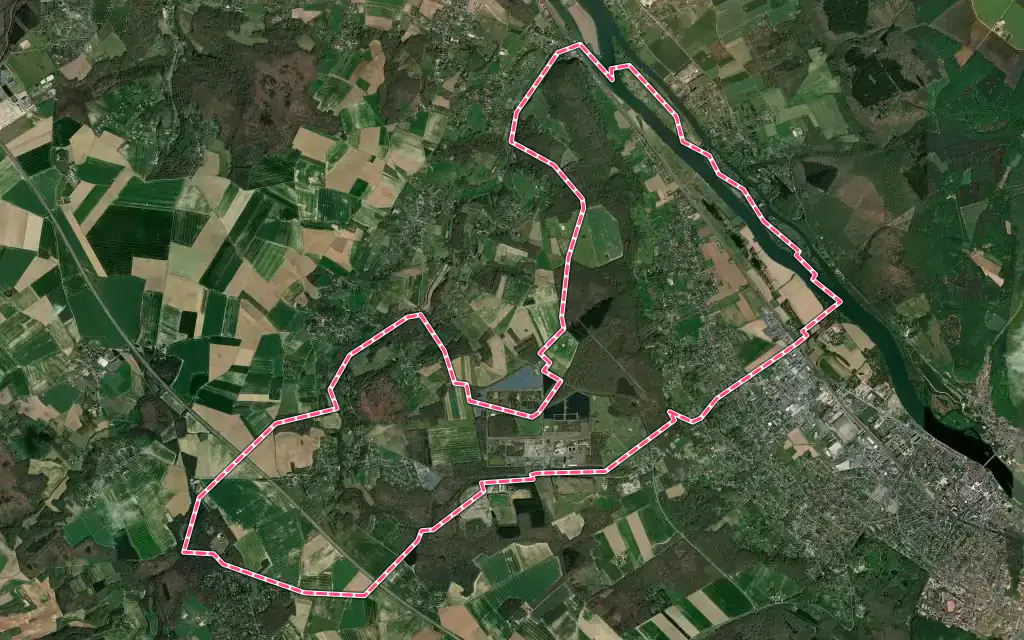 Vue satellite de La Chapelle-Longueville avec ses contours administratifs