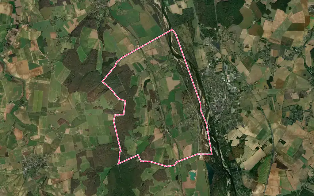 Vue satellite de La Chapelle-Montlinard avec ses contours administratifs