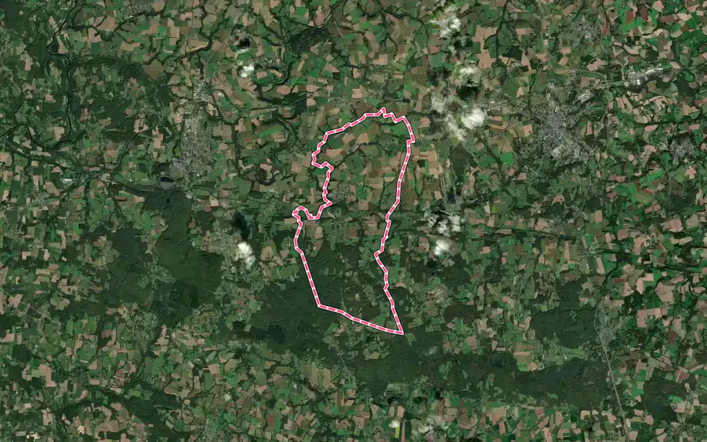 Vue satellite de La Chapelle-Neuve avec ses contours administratifs