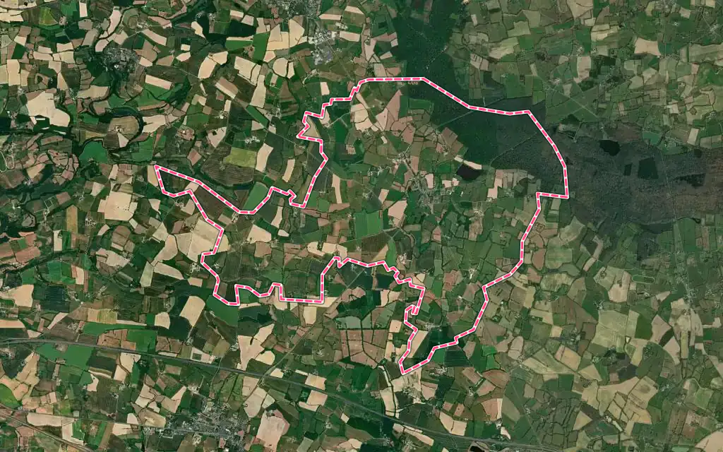 Vue satellite de La Chapelle-Rainsouin avec ses contours administratifs