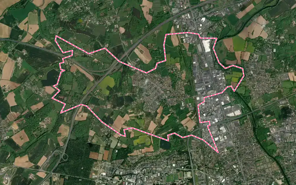 Vue satellite de La Chapelle-Saint-Aubin avec ses contours administratifs