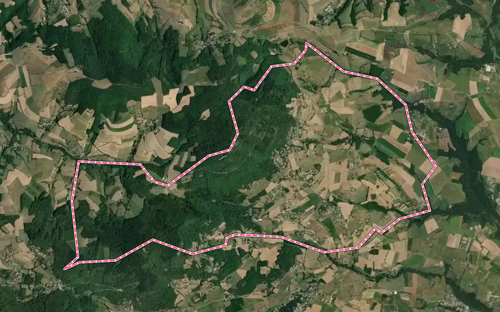 Vue satellite de La Chapelle-Villars avec ses contours administratifs